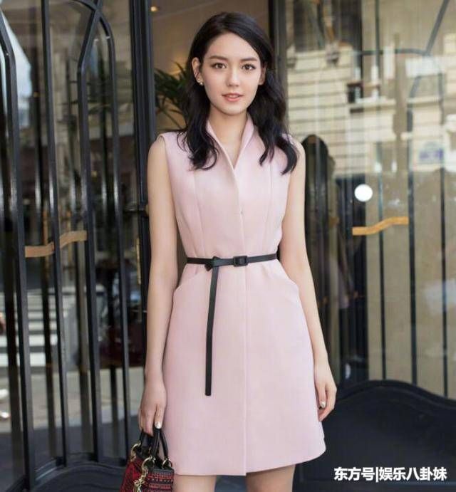 杨颖和文咏珊的合体?18岁混血女星李诗颖,穿粉