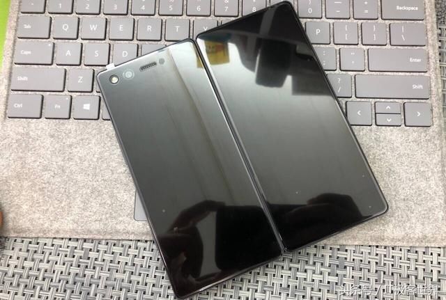 国产首款折叠屏幕手机用户发声,好评率超越小