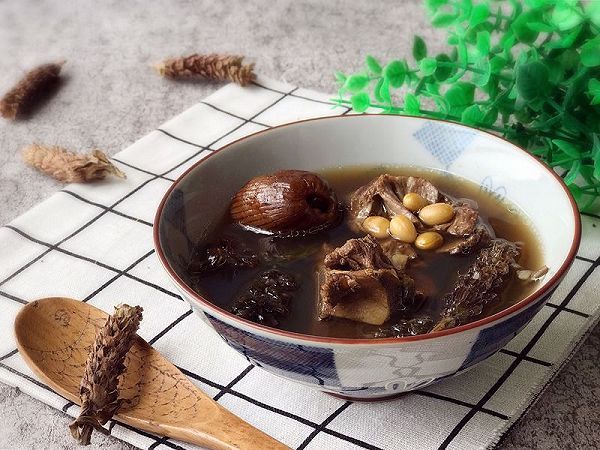 夏枯草黄豆猪骨汤