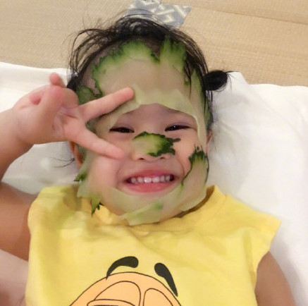 甜馨综艺一姐位置不保!自妈妈是超人后,包饺子