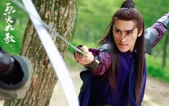 迪丽热巴惊艳登场,阵势压倒关晓彤,鹿晗你想看