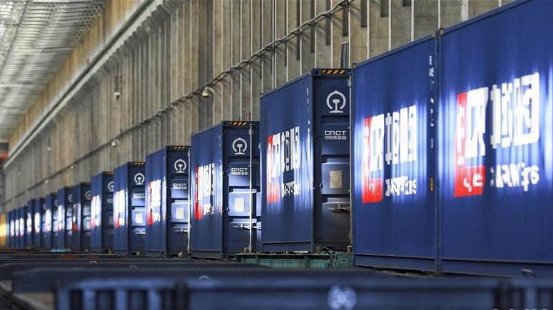 外国铁轨竟然比中国的宽?揭秘中欧班列换轨过程 外国铁轨竟然比中国的宽?揭秘中欧班列换轨过程