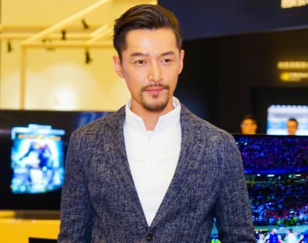 胡歌、翁虹发文悼念上海砍人事件遇害者,网友