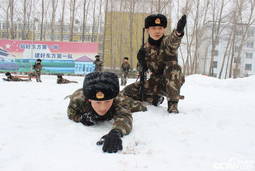 爬冰卧雪。