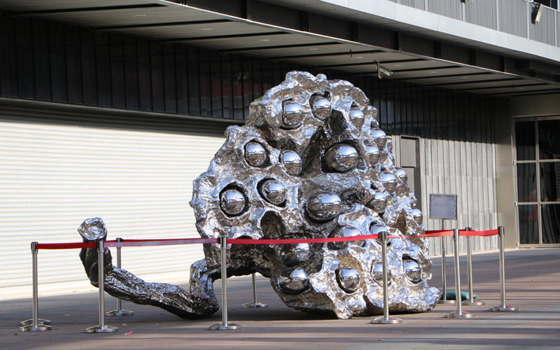 不锈钢雕塑在制作过程中留下塑痕的艺术-深圳不锈钢雕塑厂家 不锈钢雕塑在制作过程中留下塑痕的艺术-深圳不锈钢雕塑厂家