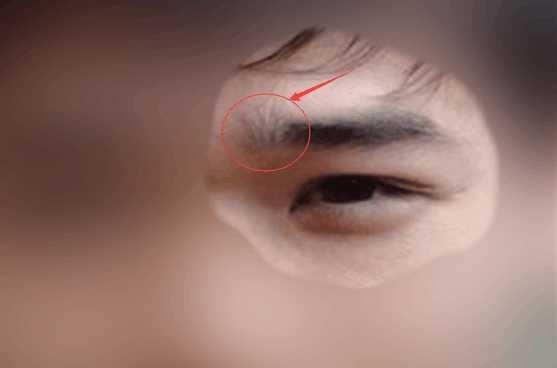 三,眉头带箭眉毛为一个人的兄弟情缘宫,眉头带箭即眉毛逆生,逆生就是