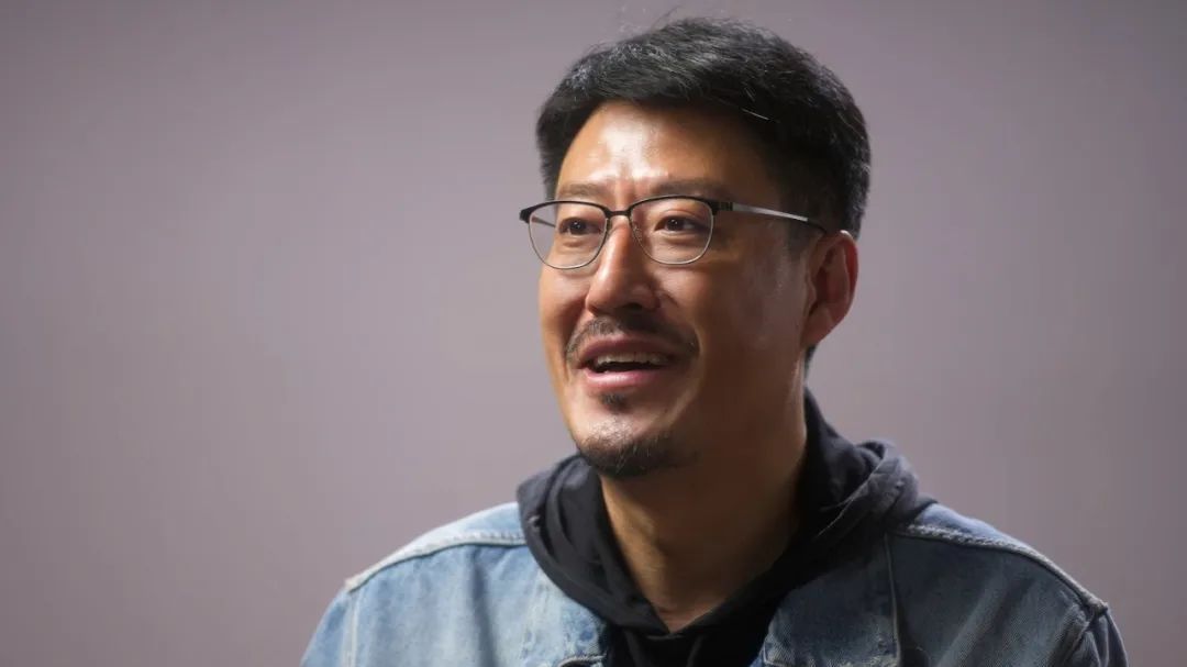 于震:何冰严厉批评我:你给北京人艺丢人 于震:何冰严厉批评我:你给北京人艺丢人