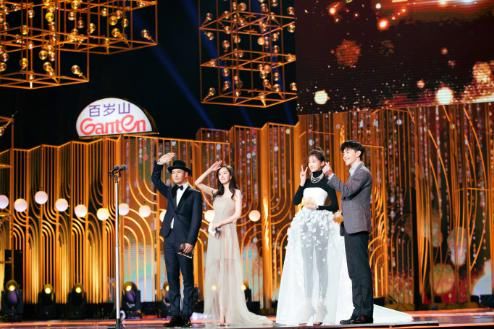 杨幂黄晓明颁奖太皮,教男神张嘉译手指舞,高情