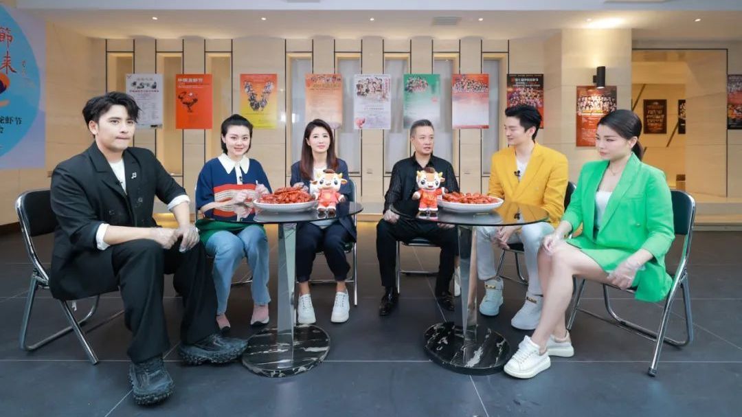 “斜杠青年”阎维文和他的学生们 “斜杠青年”阎维文和他的学生们