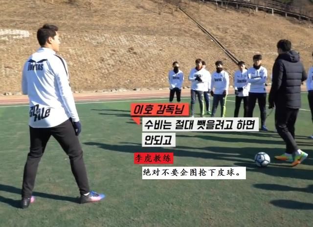 足球教程:后卫们往这看!脚步为王,提高1V1防守