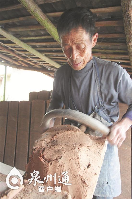 揭秘福建德化最后的瓦窑:50年坚守传统工艺烧制灰瓦