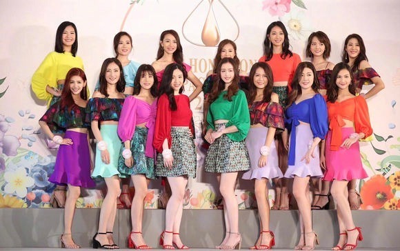 7月10日,逾百位参赛者当中脱颖而出的15位候选佳丽公开亮相,会晤传媒界。接下来让我们看看2018届的港姐水平如何