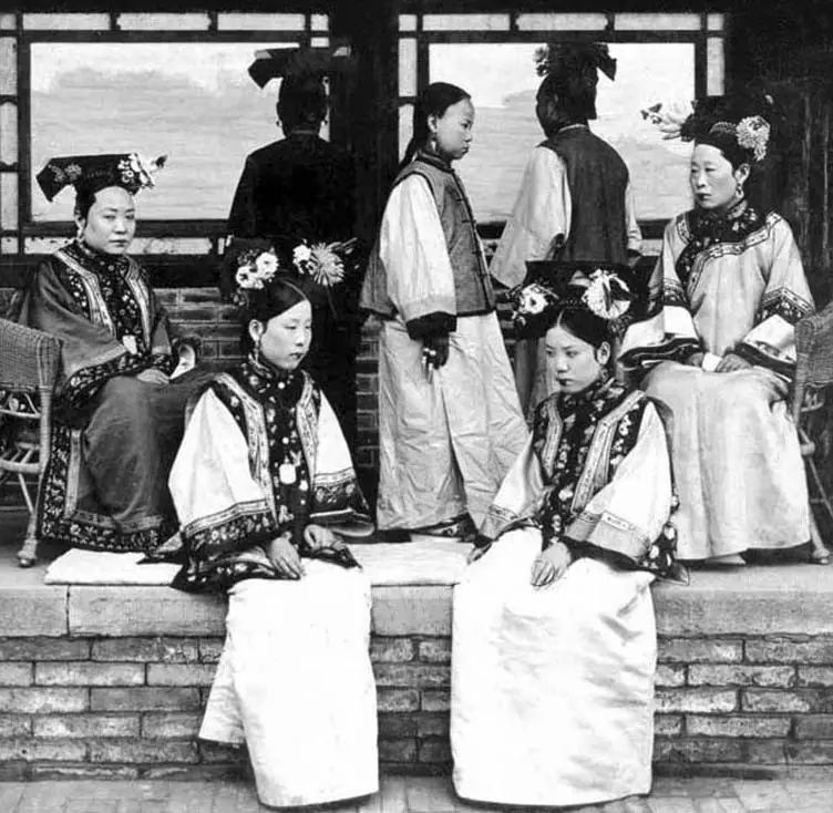 清朝妃子都是丑八怪 皇帝只能忍了 清朝妃子都是丑八怪 皇帝只能忍了