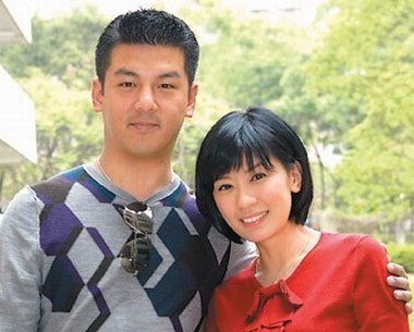 有媒体报道，贾静雯曾为此倾尽积蓄，一度生活陷入困境，孙志浩则不惜背负骂名，除决意向贾静雯讨回房子及聘金外，还要求瓜分贾静雯婚后财产2600万元新台币。在看到孙志浩索要财产后，贾静雯也气极地发声明披露家暴事实及金钱纠葛，强调曾汇款160多万元新台币还给孙家，而孙志浩并未付给她和女儿任何生活费。（资料来源：中国青年网）