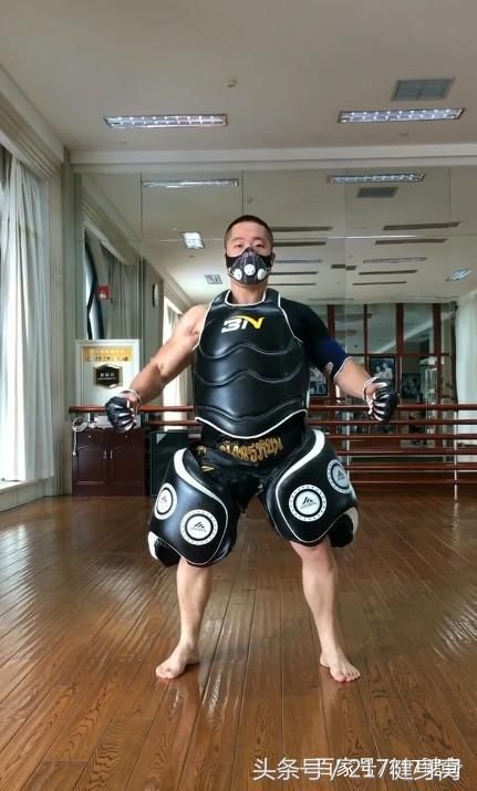 抖音里100多万粉丝的韩老湿,健身时候带的面