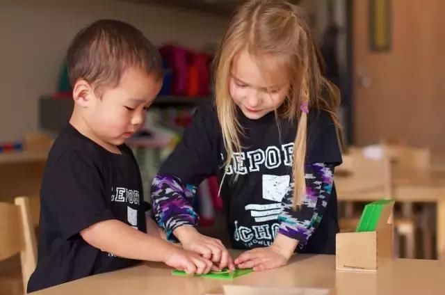 蒙氏教育告诉你,幼儿园混龄班的3大好处