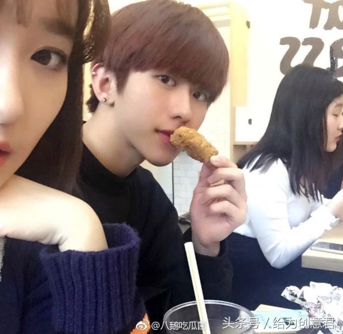 《创造101》的邵夏和蔡徐坤同款有点多,是好朋