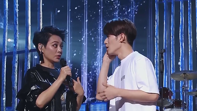 宁静陈学冬深情合唱《沉默是金》