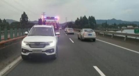 男子刚提车上路被记12分,驾驶证被扣,网友:你的