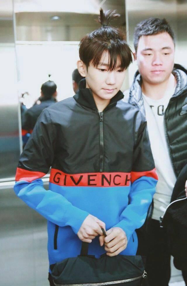 王源整容了?要不是看着他长大的,差点我就信了