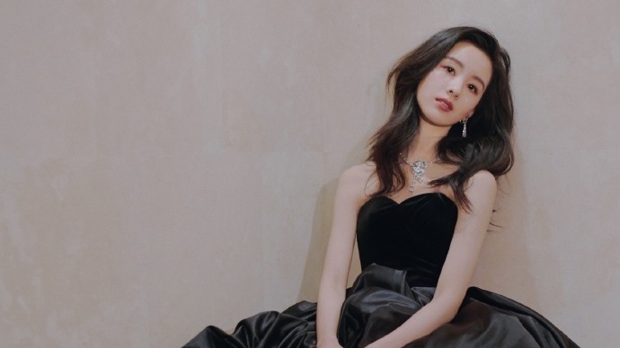 陈都灵生图曝光 神似奶茶妹妹 网友：以为是双胞胎