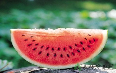 喝啤酒能吃西瓜吗