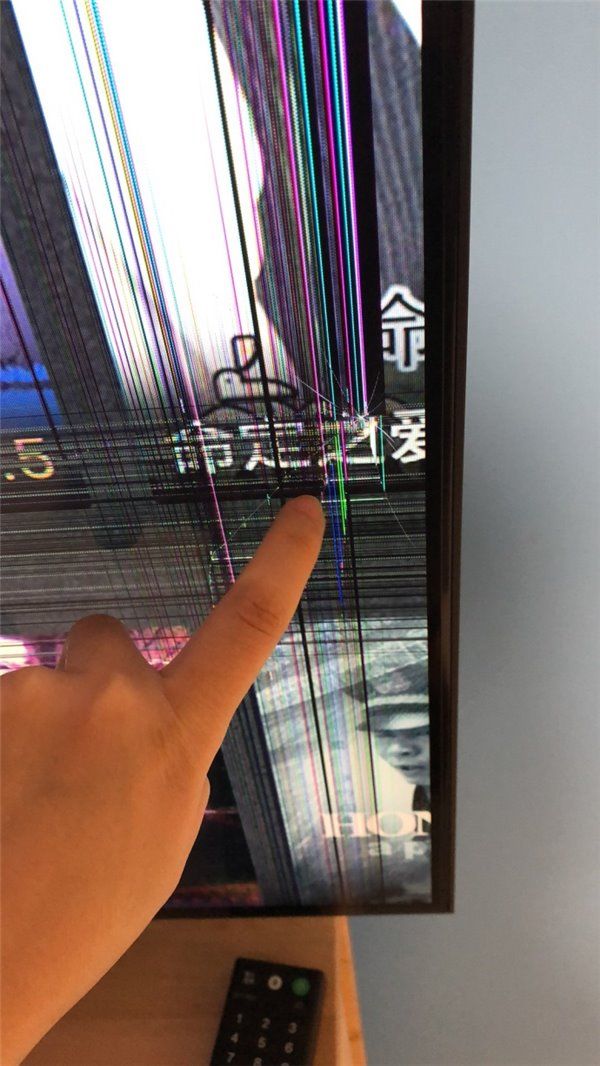 玩任天堂Switch体感游戏没佩戴挂绳,电视屏幕