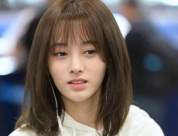 四千年短发美女撞脸郑爽?鞠婧祎一袭白衣顶韩式刘海似高中少女 四千年短发美女撞脸郑爽?鞠婧祎一袭白衣顶韩式刘海似高中少女