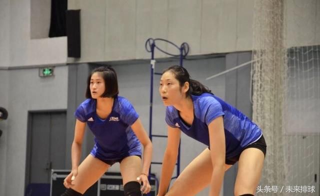 中国女排德国站比赛三人坐冷板凳,一人已被放