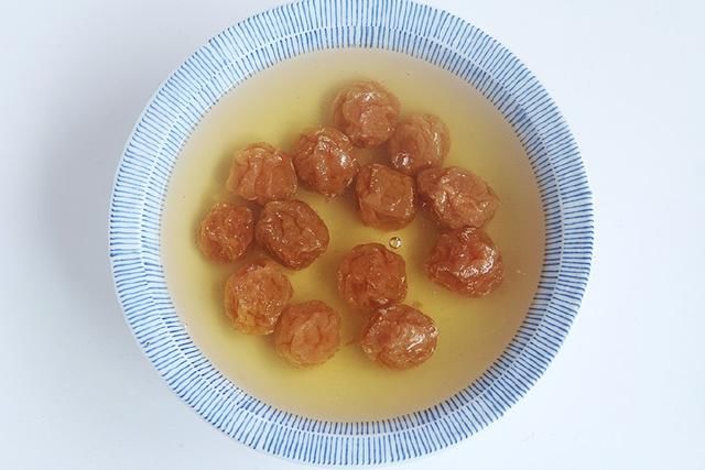 这菜夏天吃正好,开胃又泻火,我家隔三差五就做