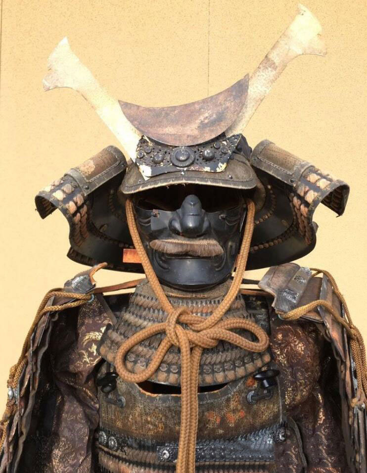 这么丑的日本武士盔甲,是否有收藏价值?