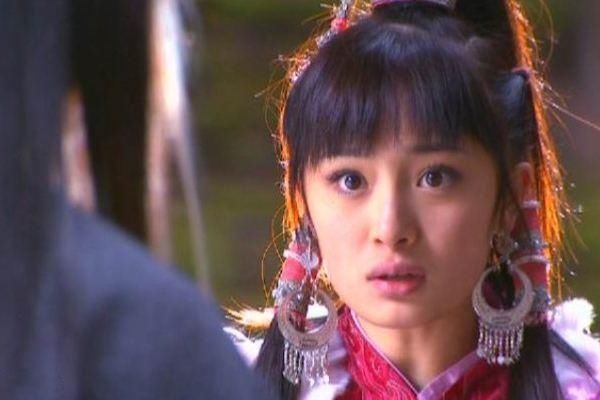 明星跟风晒出18岁照片,那时杨幂杨洋刘亦菲都