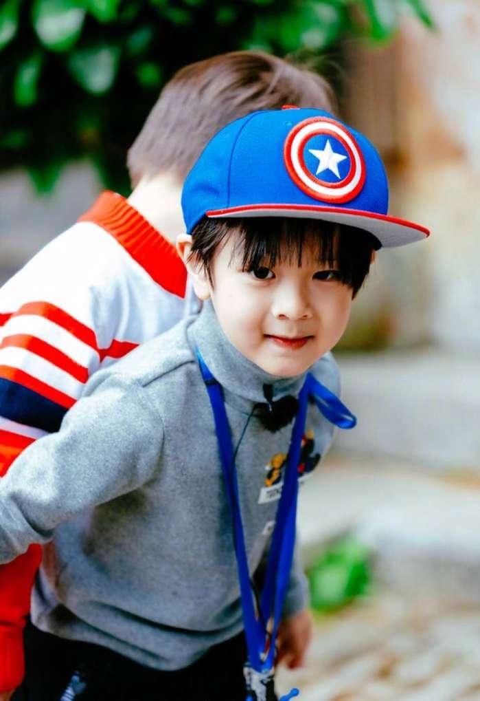 因为从小很少说汉语,因此在言语交流上难免与小伙伴有些融不进去,但是