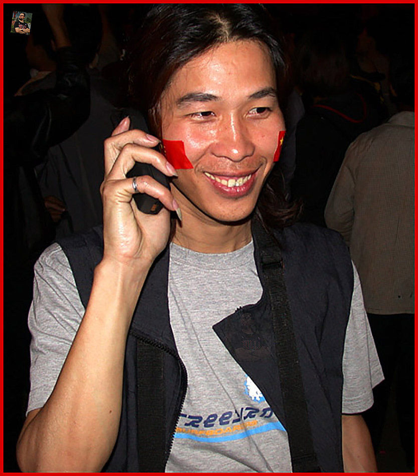 国足第一次打进世界杯的欢庆场面,我们多想再