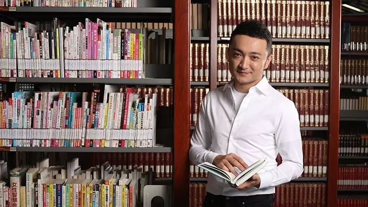 尼格买提:一本珍藏20年的《挪威的森林》 尼格买提:一本珍藏20年的《挪威的森林》