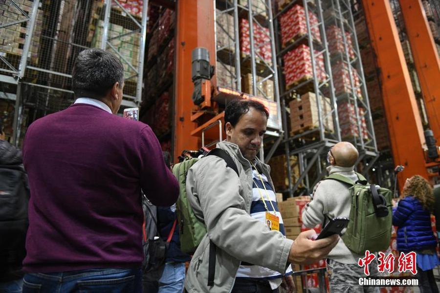 境外记者探访河北省定兴县喜之郎食品有限公司仓储库房。