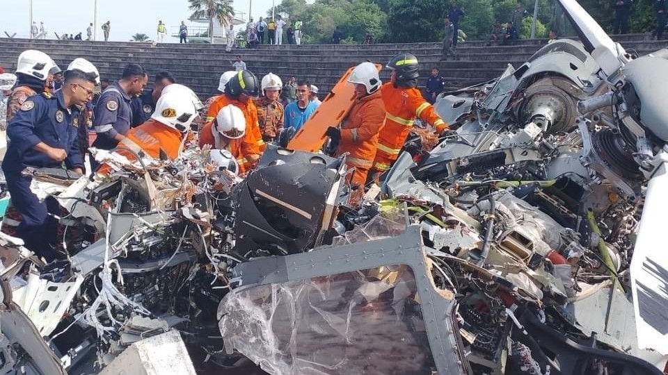 马来西亚两直升机相撞坠毁 机上10人全部遇难