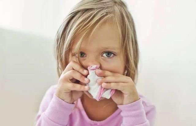 宝宝白血病妈妈直播筹钱,越来越多孩子得白血