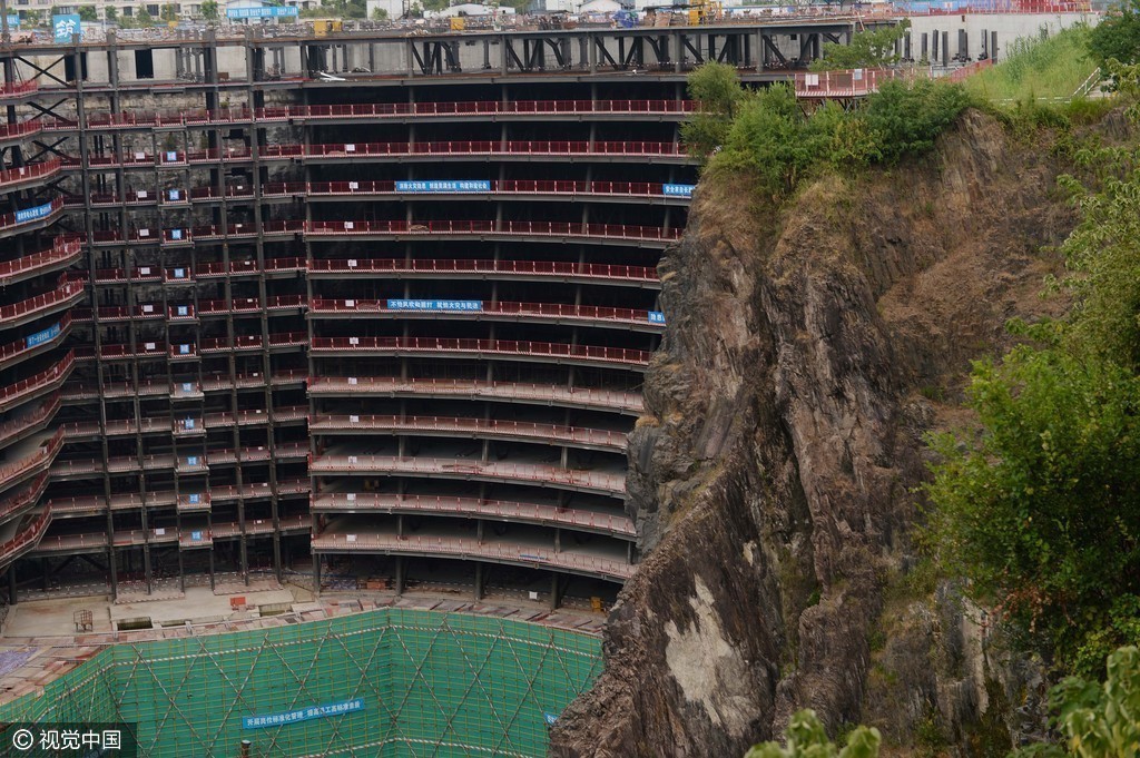 上海现“深坑酒店” 地下17层水下两层