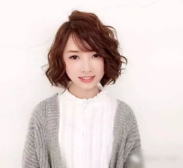 头发细软头发少不知道怎么做发型?这些烫发适