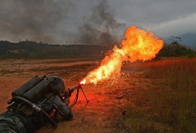 其容弹量为20发,发射12号口径的高爆