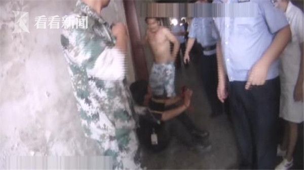 男子酒后暴打亲弟弟被逮 弟弟竟求情称