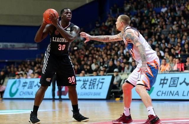 年薪200万只得9分,郭士强用全华班都不用他,明