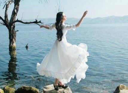 爸爸死后,妈妈再婚,看到继父是谁后,我扇了他两