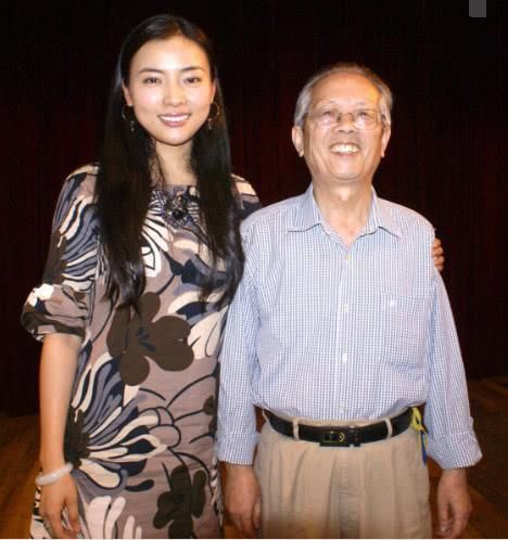 她是国家一级演员,曾连续16次登上春晚,却被说凭借历任老公上位