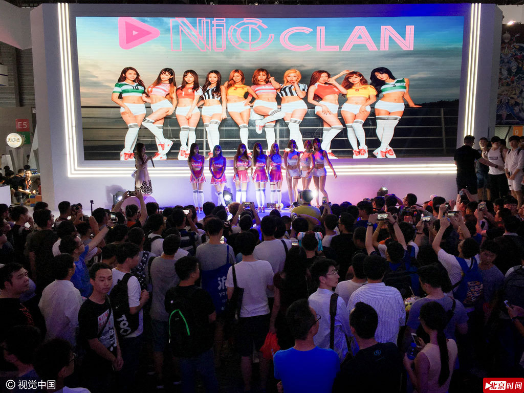 穿超短裤还撅臀!韩女团性感热舞引粉丝疯狂 穿超短裤还撅臀!韩女团性感热舞引粉丝疯狂