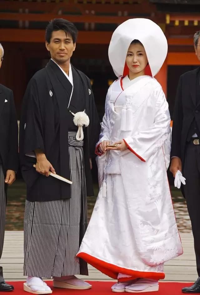 16个国家婚纱对比,英格兰男士穿裙子,中国礼服