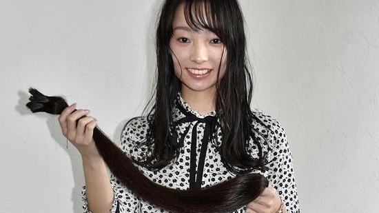 日“世界最长头发”少女捐出长发 以制作医用假发 日“世界最长头发”少女捐出长发 以制作医用假发