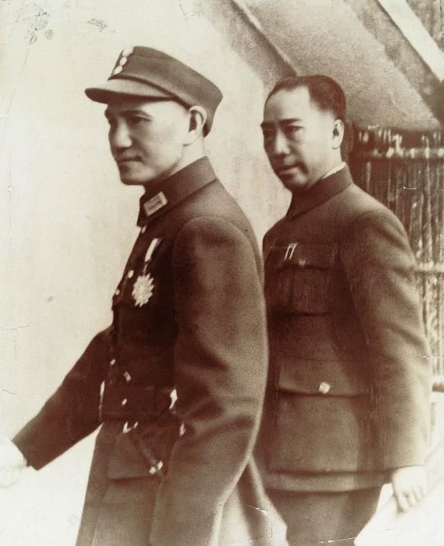 戴笠坠机身亡后,陪她度过最后一夜的女特工,透