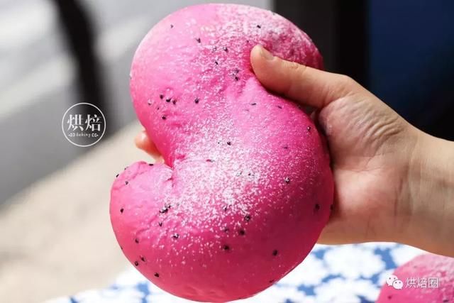 面团里一滴液体也没有 全靠红心火龙果撑起这